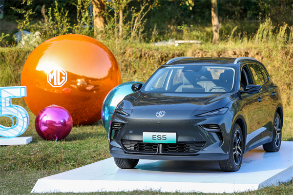全球高标准纯电后驱SUV MG ES5宠你自在生活，增换购惊喜价9.99万元起